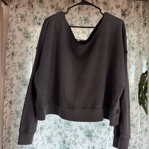 Aerie sweater
Size small 
Great codntion